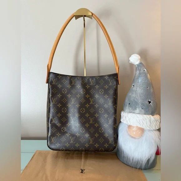 Like New- Louis Vuitton Looping GM - Picture 2 of 15